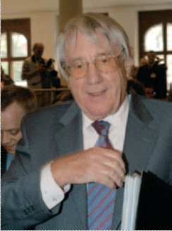 Olaf Sievert ist Honorarprofessor an der Universität des Saarlandes.